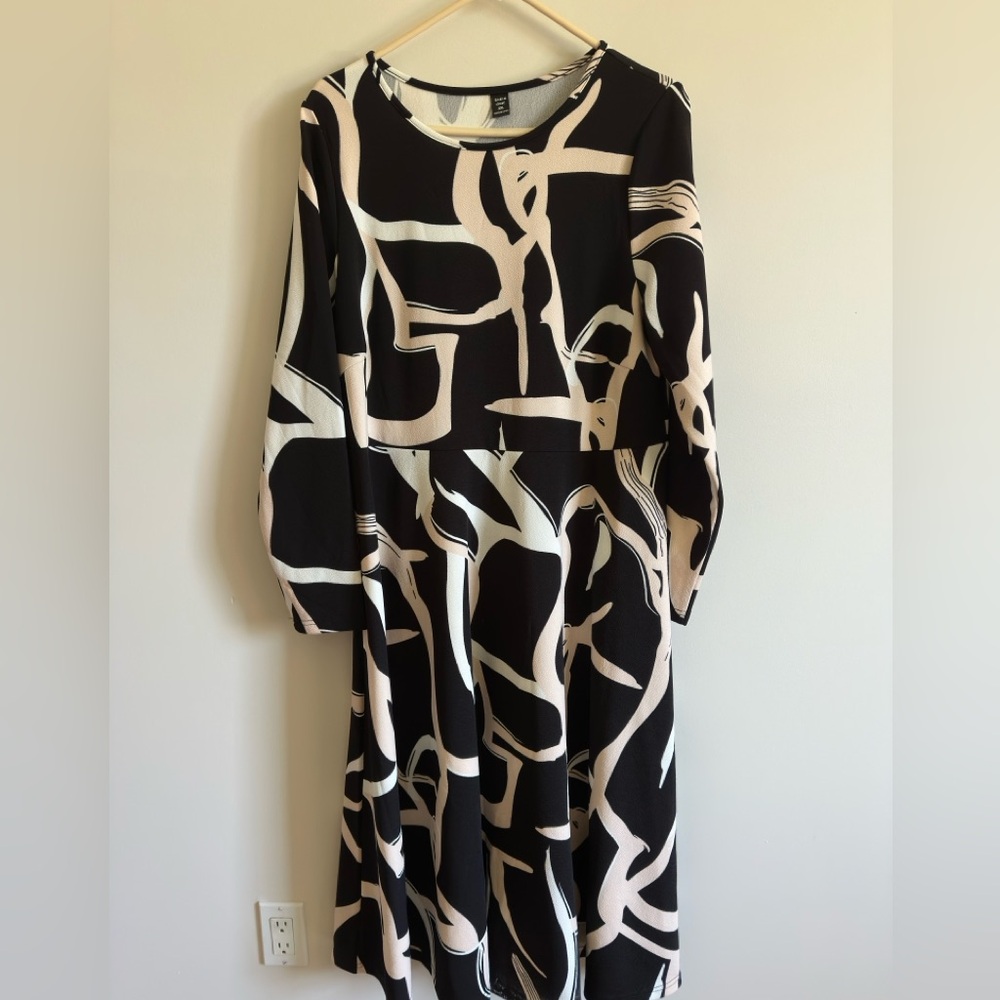 Sale‼️SHEIN Elegant Black and cream/pink Abstract Dress in size 2XL